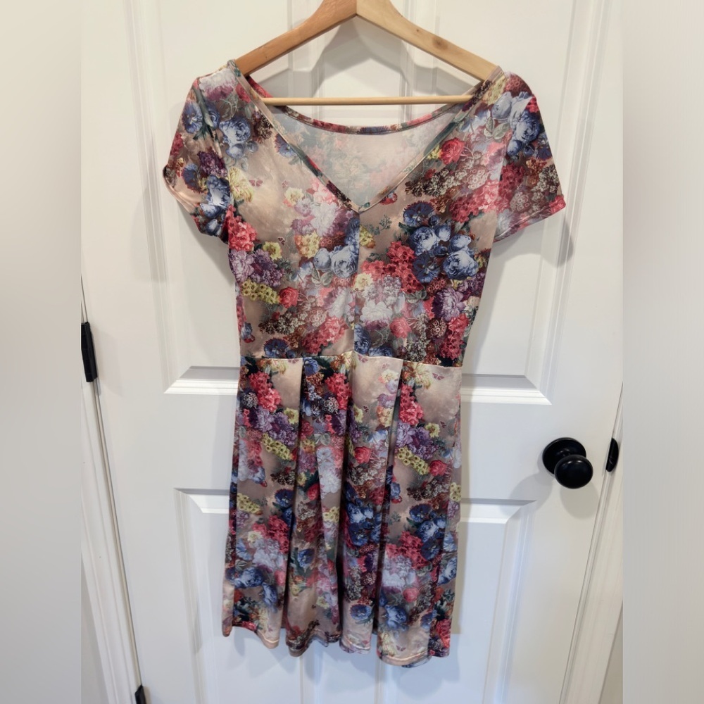 Dress - Picture 2 of 2